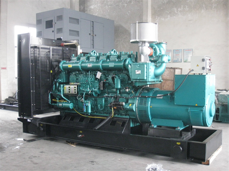 博湖200KW 柴油发电机的油耗是多少？